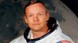 La piedra lunar que Neil Armstrong regaló sería falsa