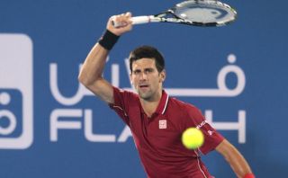 Djokovic arrolló a Wawrinka y avanzó a la final en Abu Dabi