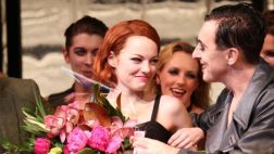 Emma Stone amplía su rol como Sally Bowles en "Cabaret"