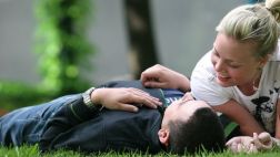 Hombres sólo prestarían atención a sus parejas por seis minutos