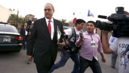 Manuel Burga se fue de la FPF y descargó ira contra periodistas