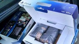 Compró una PlayStation 4 pero le dieron bolsas con piedras