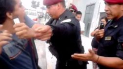 Policía detiene de forma arbitraria a fotógrafo de El Comercio