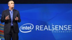 CES 2015: Intel presenta nuevo procesador y afina sus wearables