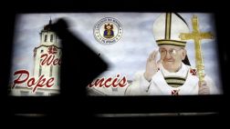 Policías filipinos usarán pañales durante la visita del Papa