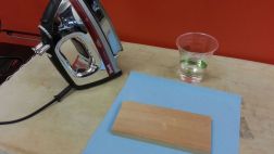 Elimina el daño en tus muebles de madera usando una plancha