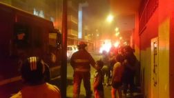 Cercado: controlan incendio en edificio cerca a U. Villarreal