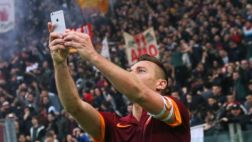 Francesco Totti anotó gol y se tomó selfie en la celebración
