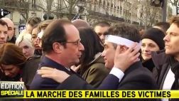 Hollande y su emotivo abrazo con sobrevivientes en plena marcha