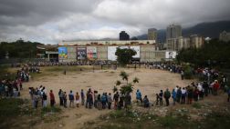 Chavista prohíbe pernoctar frente a negocios haciendo cola