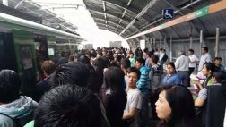 Usuarios de Metro de Lima se quejaron por demoras en Bayóvar