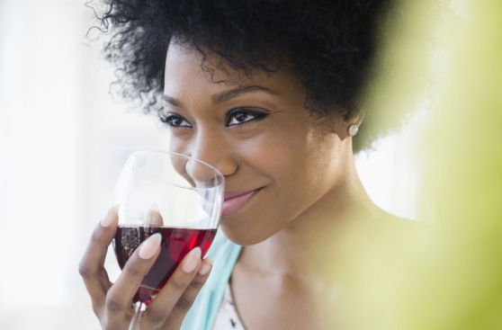 Estos son los beneficios de tomar vino tinto moderadamente