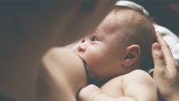 Amor especial: Bebé recibe leche de amigas de su mamá fallecida