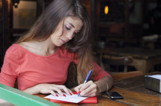 Cinco motivos por los que nunca debes dejar de escribir cartas