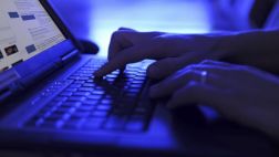 Debate: ¿Debe limitarse el uso de las redes s. en funcionarios?