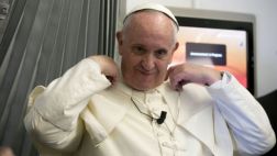 Vaticano: Francisco no justificó la violencia con sus palabras