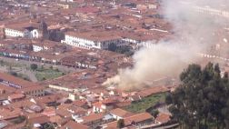 Inmueble colonial se incendia en el centro histórico de Cusco