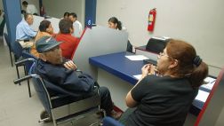 Jubilados del sector público no pueden cobrar sus pensiones