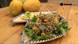 Aprende a preparar una ensalada tropical en cinco minutos