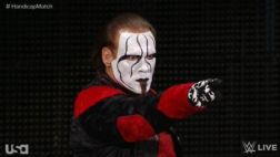 WWE: Sting reapareció y ayudó a John Cena contra 'La Autoridad'