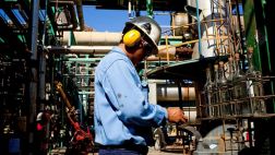 Producción de petróleo cae a su nivel más bajo en 45 años