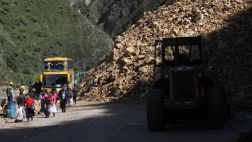 Vía Cusco - Quillabamba permanece bloqueada tras deslizamiento