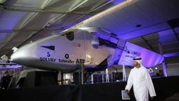 Avión Solar Impulse 2 comenzará su vuelta al mundo en febrero
