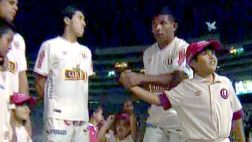 Universitario: Edison Flores el más aplaudido en la Noche Crema