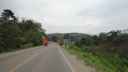 Exceso de peso daña estructura del puente Pucayacu