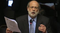 Daniel Abugattás propone debatir la Ley General del Trabajo
