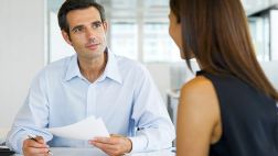 "¿Debo ir magullada a una entrevista laboral?", por L. Kellaway
