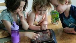 Uso excesivo de dispositivos afectaría salud mental de niños
