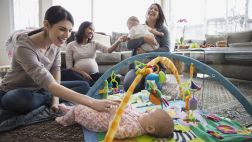 Este video muestra el vínculo entre las madres de todo el mundo