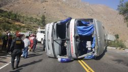 Pasco: al menos dos muertos y 14 heridos tras vuelco de un bus