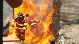 Uno de los bomberos quemados en incendio fue dado de alta