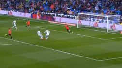 Gareth Bale le quitó el balón a James y falló sin arquero