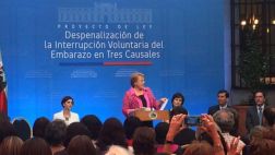 Bachelet presenta al Congreso proyecto para legalizar el aborto