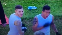 Mauro Icardi regaló su camiseta a hinchas y se la devolvieron