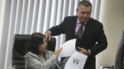 Oposición condiciona diálogo a la salida de cuatro ministros