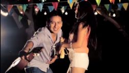 YouTube: Corazón Serrano y su nuevo clip 'Agüita de calzón'
