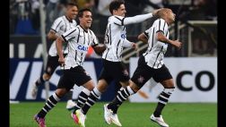 Corinthians, con Guerrero expulsado, goleó 4-0 al Once Caldas