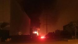 Incendio destruyó una maderera en Villa El Salvador