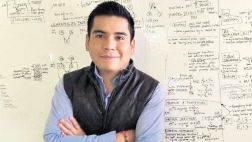 “Mi equipo desarrolló sistema que comunica a Stephen Hawking”
