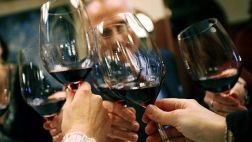 Componente del vino ayudaría a prevenir la pérdida de memoria