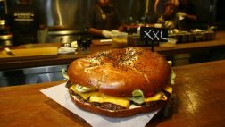 Hamburguesas y política, por Rolando Arellano