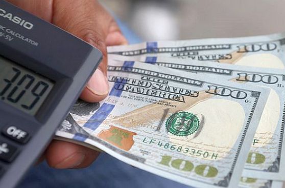Tipo de cambio retrocede a S/3,295 y bolsa opera a la baja