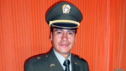 El policía gay que esperó 8 años para ponerse el uniforme