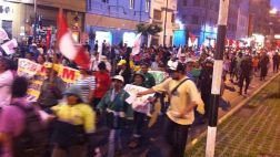 Centenares marcharon a Confiep en contra de ceses colectivos