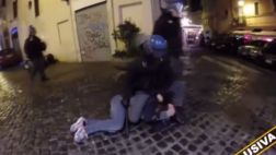 Hinchas de Feyenoord se enfrentaron a policías en Roma (VIDEO)