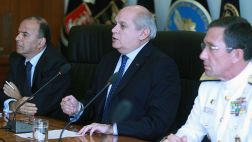 Hay un tercer marino investigado por espionaje, dijo Cateriano